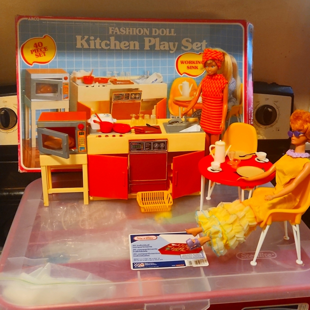 Arco fashion doll (Barbie/Sindy) Kitchen Play set vintage 1984 dolls not include